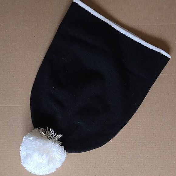 Black and White Misfits Beanie - Picture 5 of 7